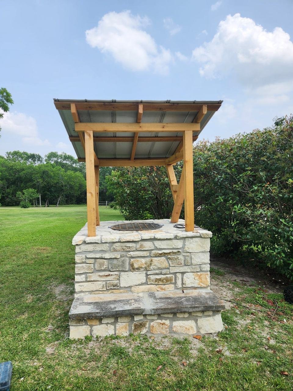 Stone structure with wood posts near New Ulm, TX